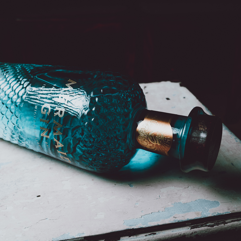 BESONDERER GIN