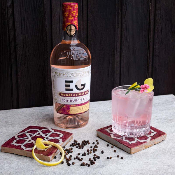 Edinburgh Rhubarb Ginger Gin Drink Draufsicht